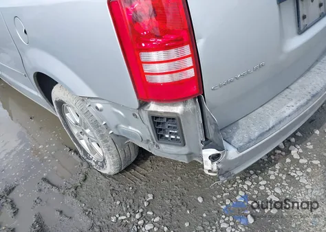 2010 Chrysler Town & Country Touring z USA, uszkodzony, nr VIN 2A4RR5D14AR214553